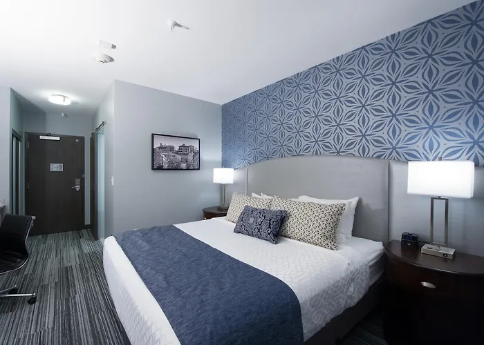 Central hotel: Best Western Plus Franklin Square Inn